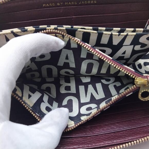 Marc By Marc Jacobs Maroon Leather Zip Around Credit Card Long Wallet - Picture 12 of 16